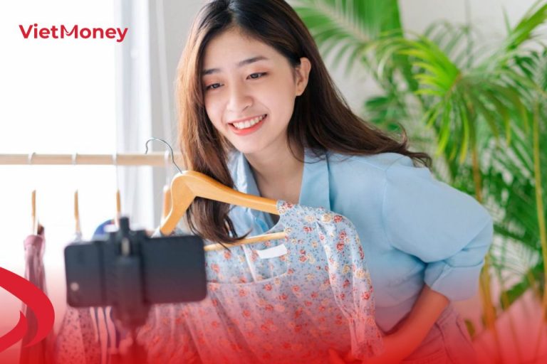 Tự tin trước ống kính, chốt đơn mỏi tay ngay trên live