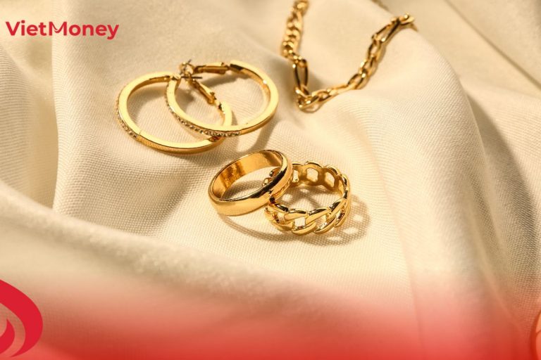 Đến với VietMoney để bạn cầm vàng uy tín