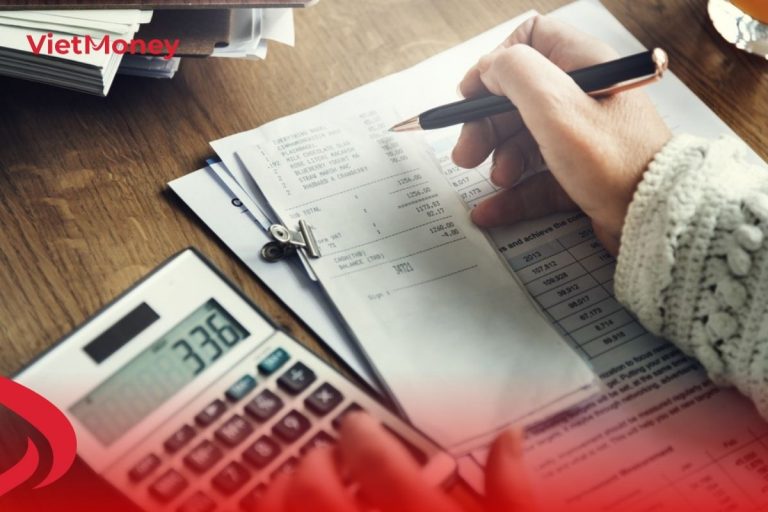 Ghi chép và theo dõi chi tiêu hàng tháng