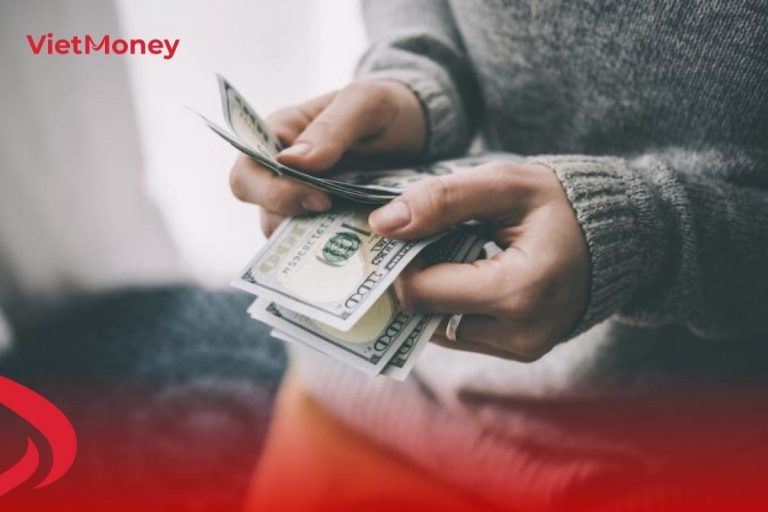 Vì sao người thu nhập thấp khó tiết kiệm?