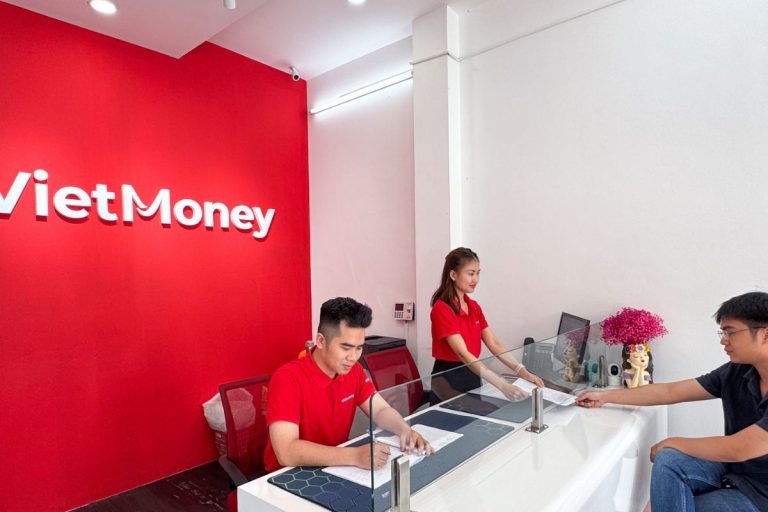 Cầm vàng tại cửa hàng VietMoney luôn đảm bảo uy tín