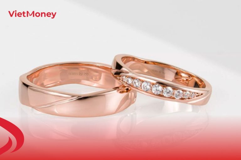 Vàng hồng mang sắc thái ấm áp, thời thượng, giúp tôn lên vẻ đẹp quý phái cho người sở hữu