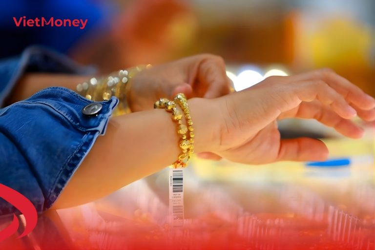 Dùng thẻ tín dụng mua vàng cần cân nhắc kỹ về lãi suất và phí phát sinh