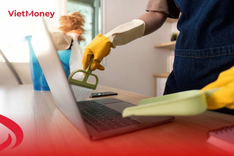 Vệ sinh laptop trước khi đi cầm máy